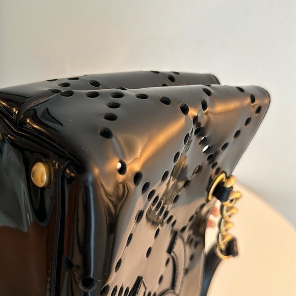 CHANEL Perforated Black Patent Leather Small Shoulder Bag in Very Good Condition - Picture 6 of 17